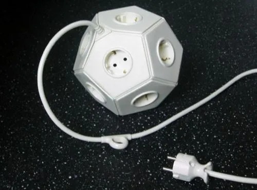 Lee más sobre el artículo ¿VIAJAS Y SIEMPRE TIENES PROBLEMAS CON EL TOMA CORRIENTE?